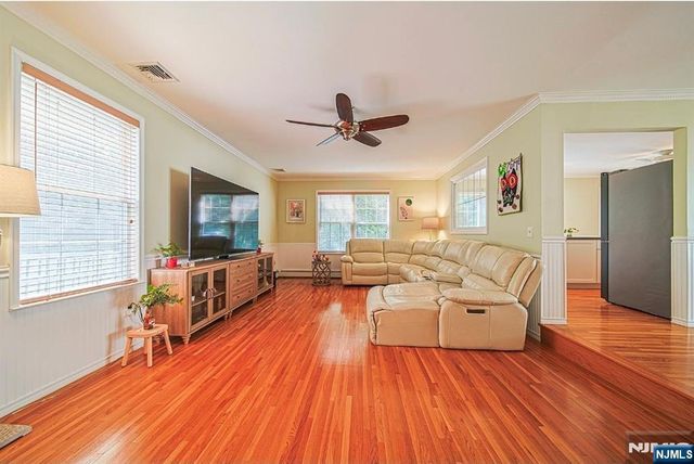 705 Gettysburg Place, Paramus, NJ 07652