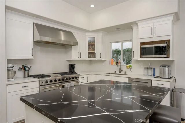 305 2nd, Huntington Beach, CA 92648
