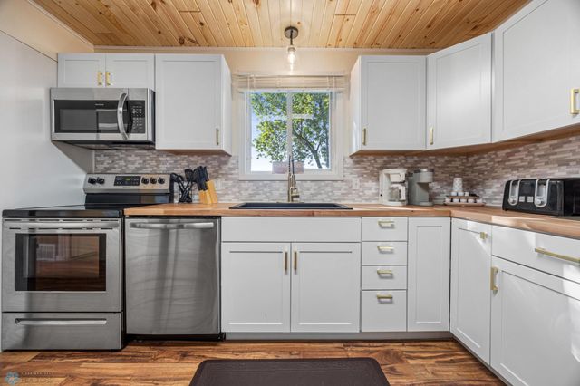 15849 Maple Ridge Road, Lake Eunice Twp, MN 56511