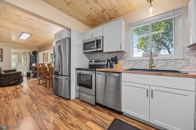 15849 Maple Ridge Road, Lake Eunice Twp, MN 56511