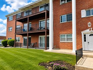 6101 W 94th Street A2, Oak Lawn, IL 60453