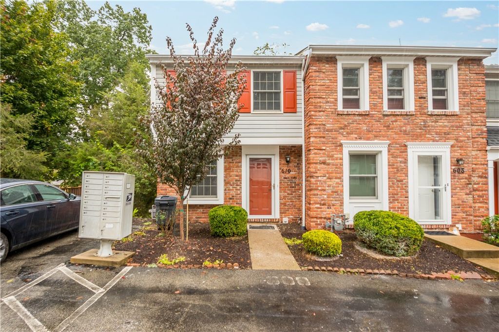 610 Timberidge Dr, Bethel Park, PA 15102