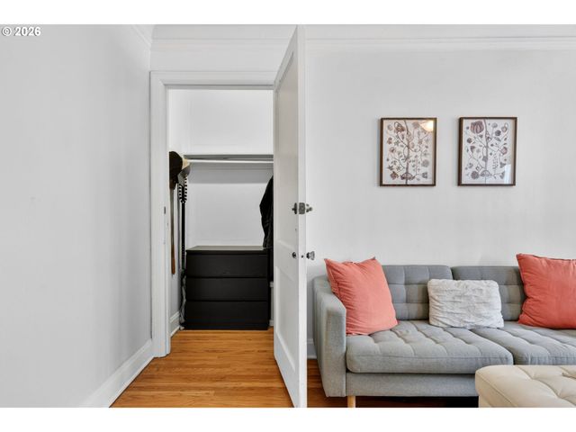 709 Sw 16TH Ave 302, Portland, OR 97205