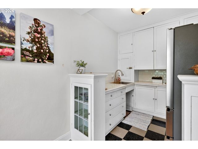 709 Sw 16TH Ave 302, Portland, OR 97205