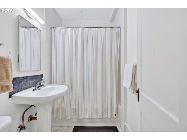 709 Sw 16TH Ave 302, Portland, OR 97205