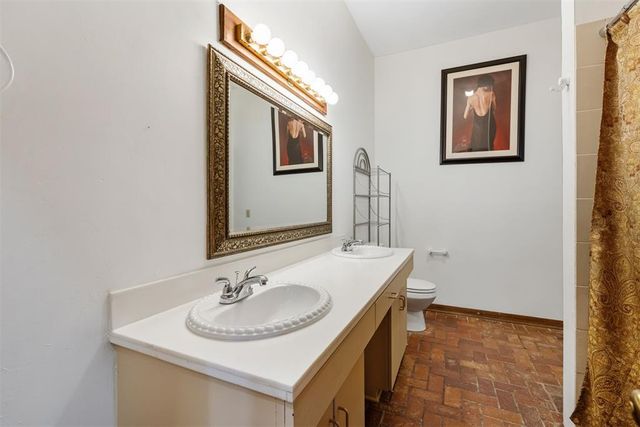 4805 Oakdale Farm Road, Edmond, OK 73013