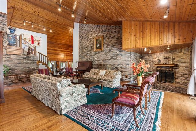 4805 Oakdale Farm Road, Edmond, OK 73013