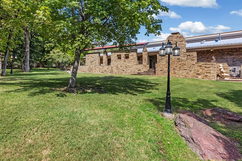 4805 Oakdale Farm Road, Edmond, OK 73013