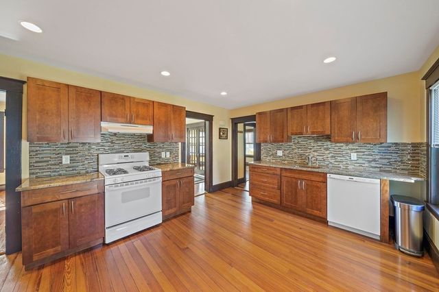 44 Chapel Court 2, Norwood, MA 02062