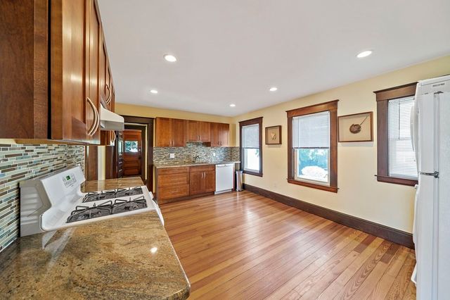 44 Chapel Court 2, Norwood, MA 02062