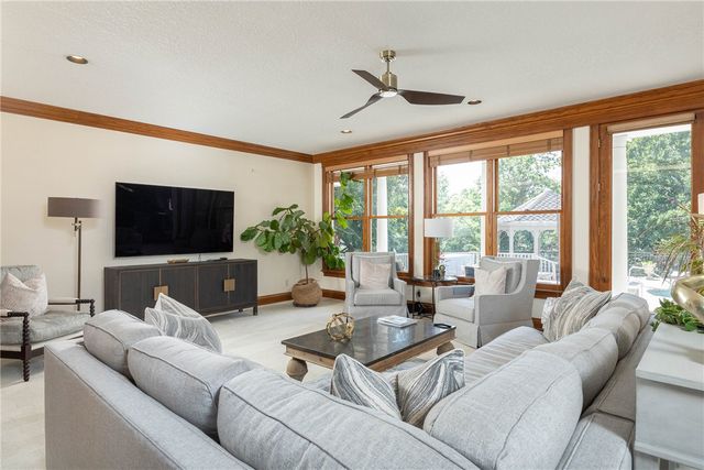 2669 N Sherwood Lane, Fayetteville, AR 72703