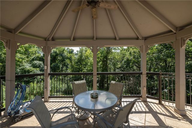 2669 N Sherwood Lane, Fayetteville, AR 72703