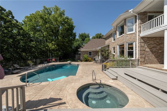 2669 N Sherwood Lane, Fayetteville, AR 72703