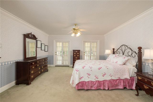 2669 N Sherwood Lane, Fayetteville, AR 72703