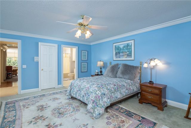 2669 N Sherwood Lane, Fayetteville, AR 72703