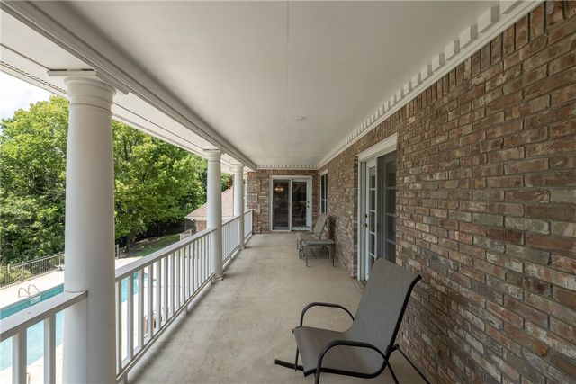 2669 N Sherwood Lane, Fayetteville, AR 72703