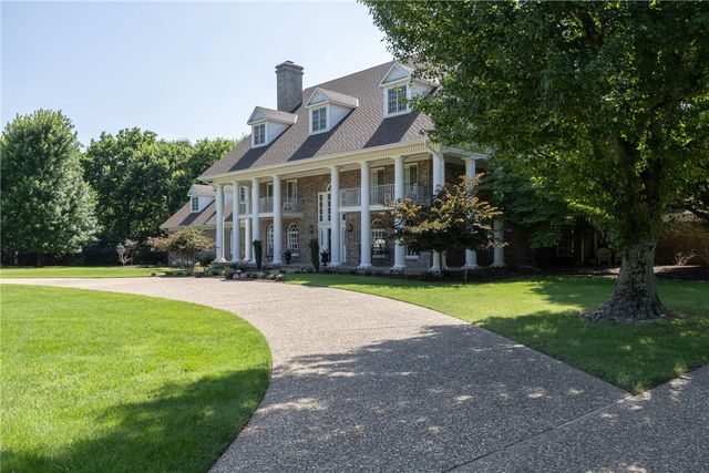 2669 N Sherwood Lane, Fayetteville, AR 72703