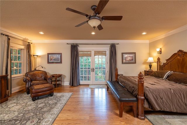 2669 N Sherwood Lane, Fayetteville, AR 72703