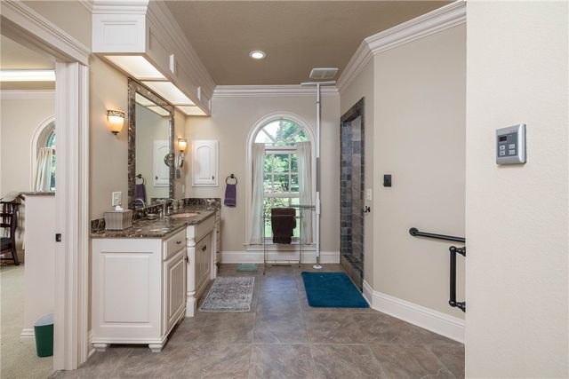 2669 N Sherwood Lane, Fayetteville, AR 72703