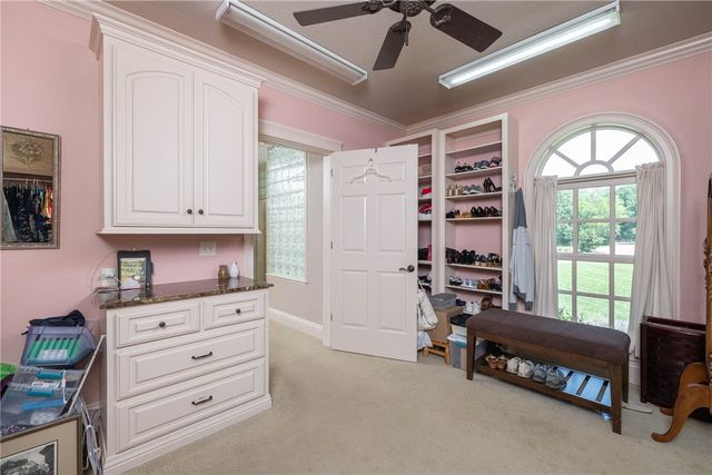 2669 N Sherwood Lane, Fayetteville, AR 72703