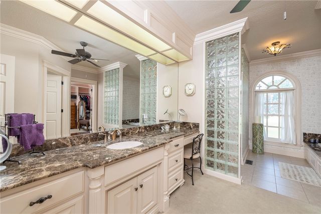 2669 N Sherwood Lane, Fayetteville, AR 72703