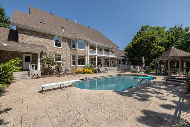 2669 N Sherwood Lane, Fayetteville, AR 72703