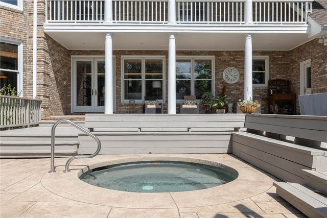 2669 N Sherwood Lane, Fayetteville, AR 72703