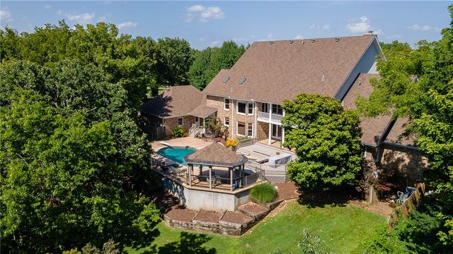 2669 N Sherwood Lane, Fayetteville, AR 72703