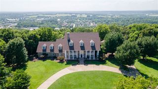 2669 N Sherwood Lane, Fayetteville, AR 72703