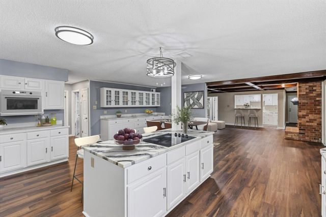 8264 WHISPERING PINES CIR, Memphis, TN 38139