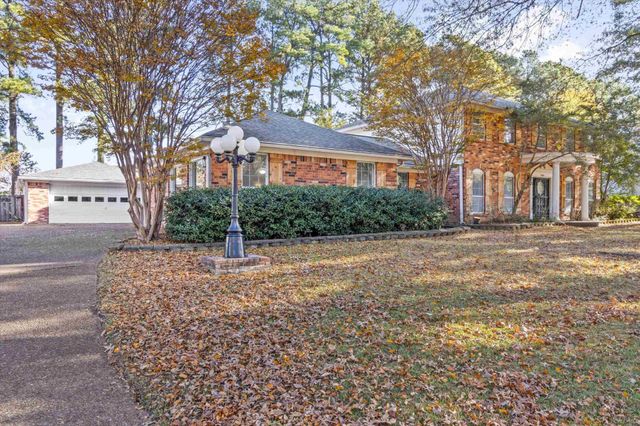 8264 WHISPERING PINES CIR, Memphis, TN 38139