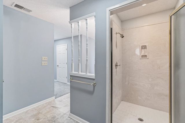 8264 WHISPERING PINES CIR, Memphis, TN 38139