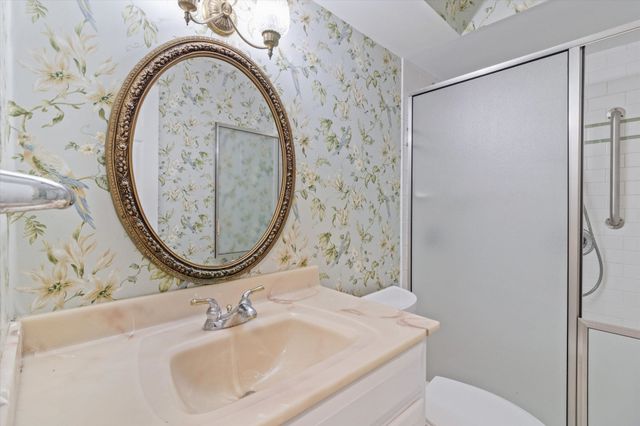 8264 WHISPERING PINES CIR, Memphis, TN 38139