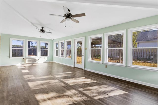 8264 WHISPERING PINES CIR, Memphis, TN 38139