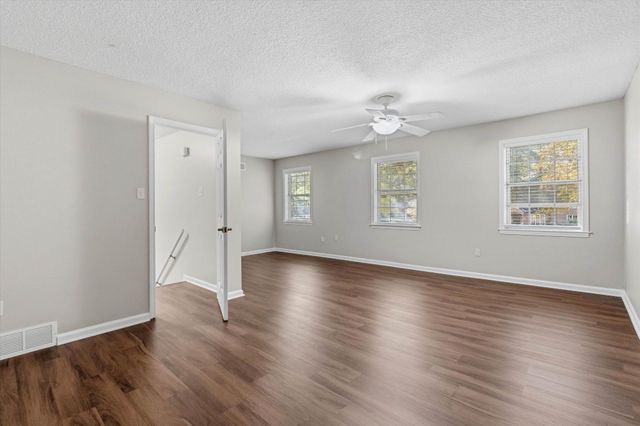 8264 WHISPERING PINES CIR, Memphis, TN 38139