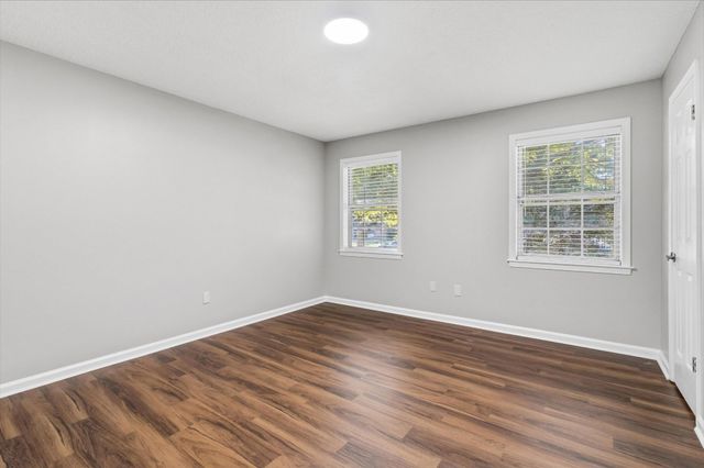 8264 WHISPERING PINES CIR, Memphis, TN 38139