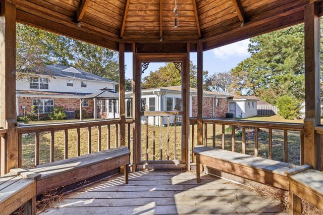 8264 WHISPERING PINES CIR, Memphis, TN 38139