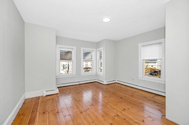 339 Lincoln St, Lowell, MA 01852