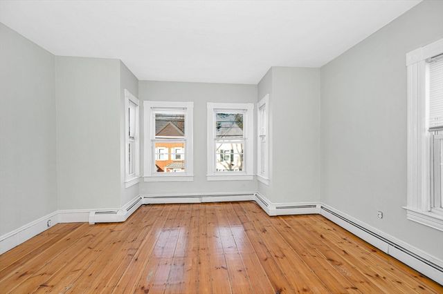 339 Lincoln St, Lowell, MA 01852