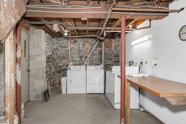 339 Lincoln St, Lowell, MA 01852
