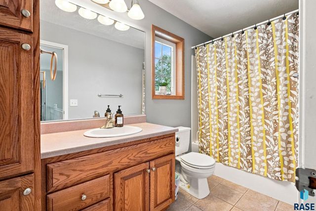 7305 S Russet Dr Drive, Sioux Falls, SD 57108