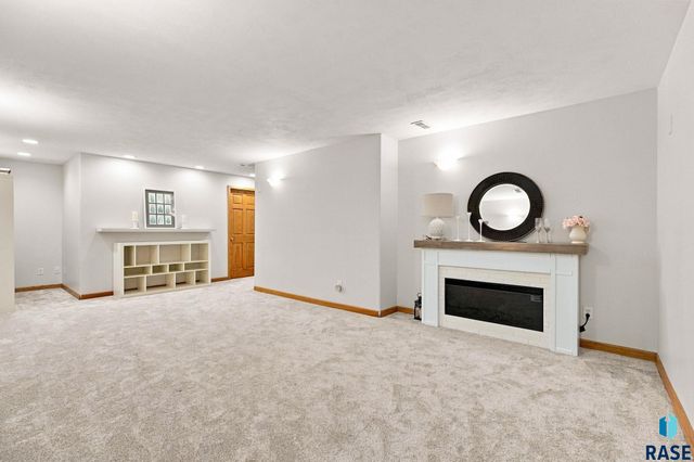 7305 S Russet Dr Drive, Sioux Falls, SD 57108