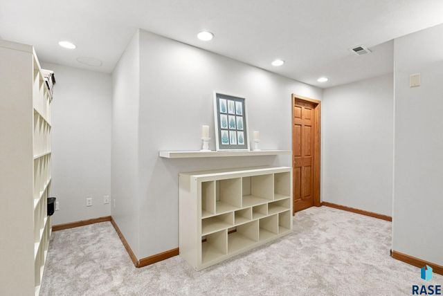 7305 S Russet Dr Drive, Sioux Falls, SD 57108