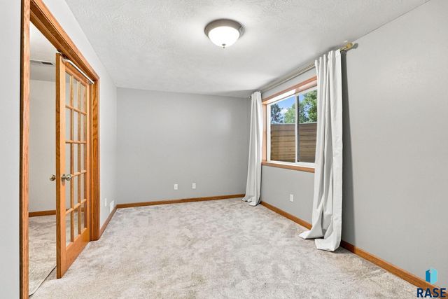 7305 S Russet Dr Drive, Sioux Falls, SD 57108