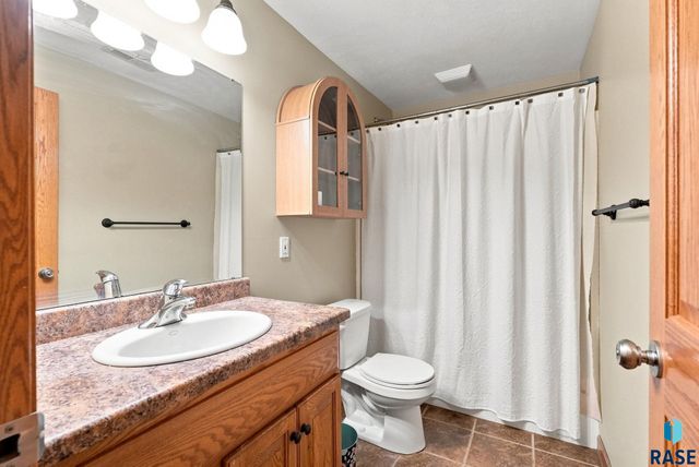 7305 S Russet Dr Drive, Sioux Falls, SD 57108