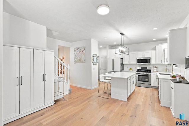 7305 S Russet Dr Drive, Sioux Falls, SD 57108
