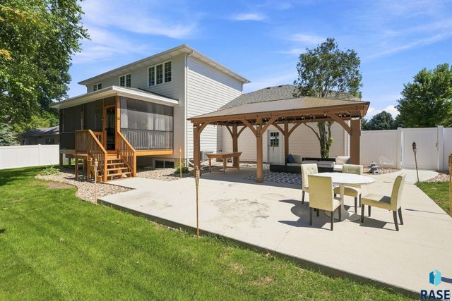 7305 S Russet Dr Drive, Sioux Falls, SD 57108