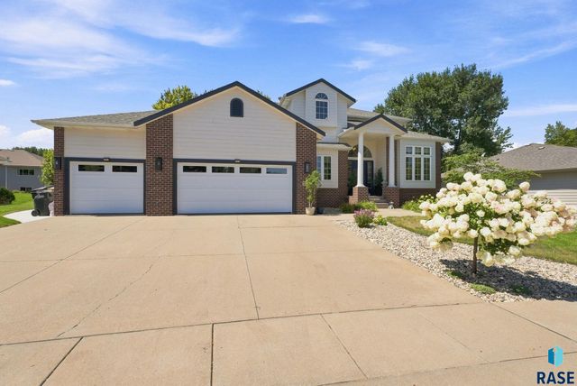 7305 S Russet Dr Drive, Sioux Falls, SD 57108