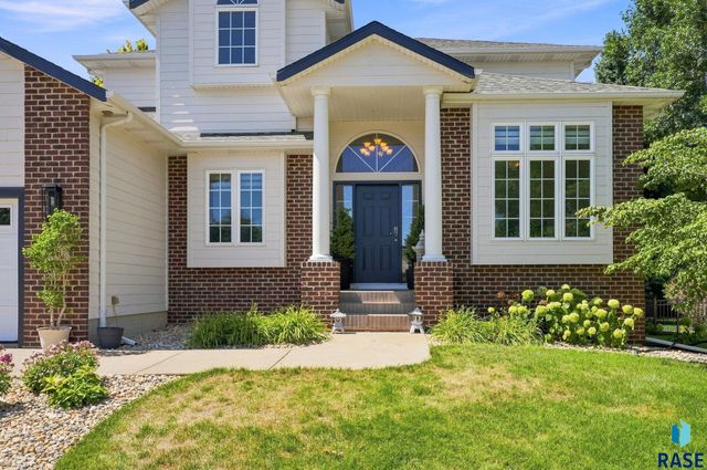 7305 S Russet Dr Drive, Sioux Falls, SD 57108