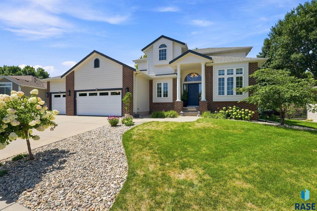 7305 S Russet Dr Drive, Sioux Falls, SD 57108